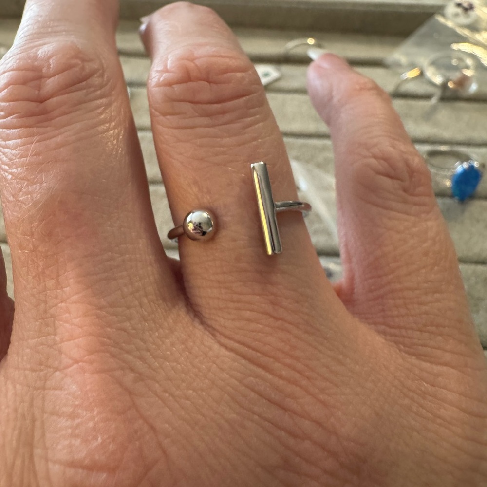 Sleek Silver Open Wrap Ring with Geometric Design